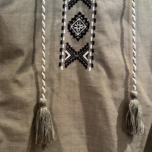 Time and Tru boho style army green blouse with embroidery size XXL - Picture 2 of 7